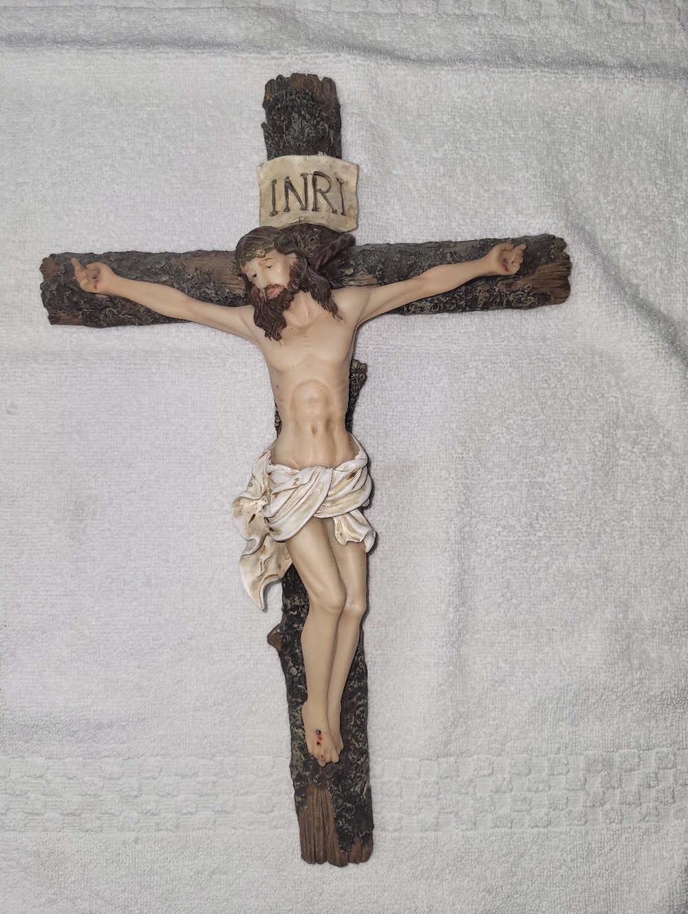 Resin Jesus Crucifix Wall Cross in Ivory & Brown NWT 15" very pretty